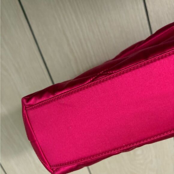 Brand new Saint Laurent
Sade Puffer Satin Envelope Clutch - Picture 8 of 12